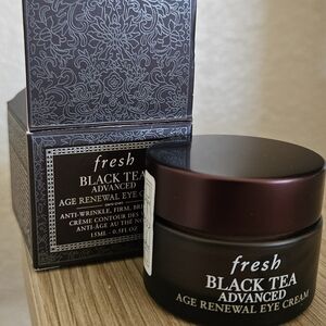 Fresh Black Tea Advanced Eye Cream - Black and White